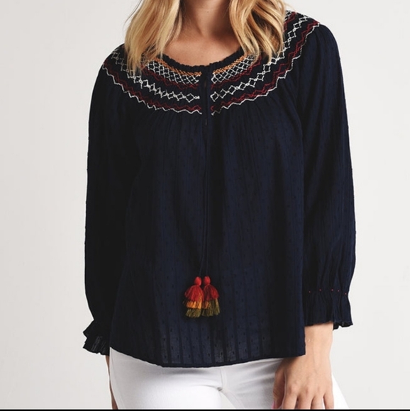 Velvet by Graham & Spencer Trudie Embroidered Smocked Top Size Medium Women's - Picture 3 of 9